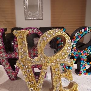 Bling love sign
